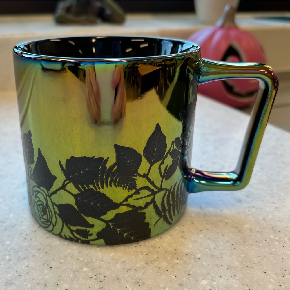 Starbucks 2020 Fall Black Iridescent Ceramic Rose
14 oz